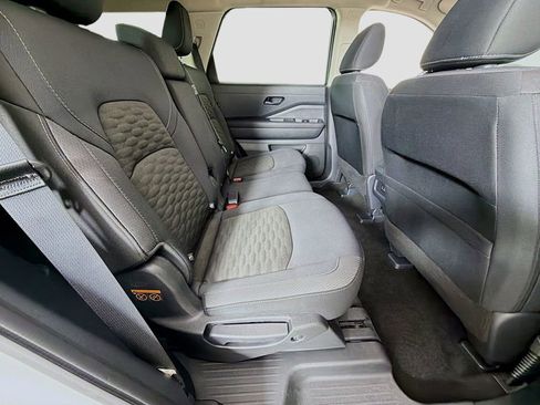 Used 2024 Nissan Pathfinder S image 21