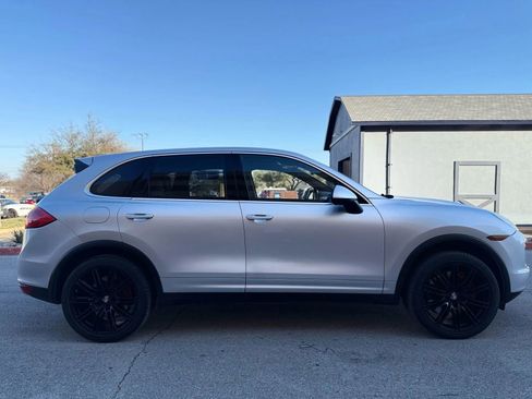 Used 2012 Porsche Cayenne Turbo image 12