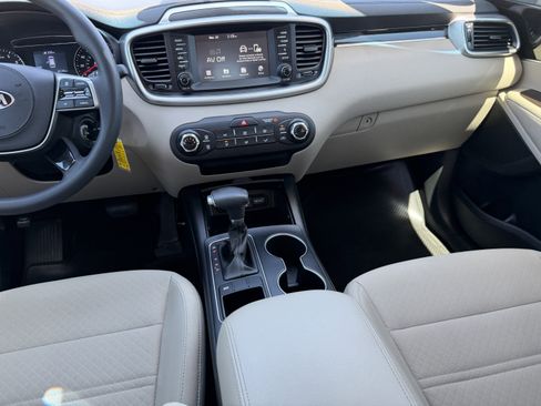 Used 2019 Kia Sorento LX image 15
