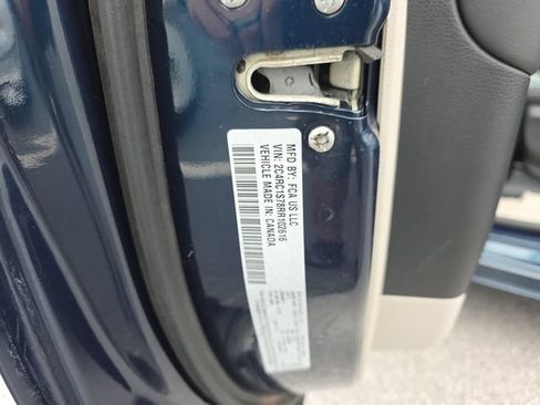 Used 2024 Chrysler Pacifica Limited FWD image 38
