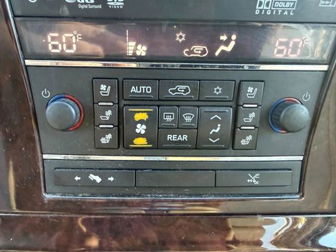 Used 2012 Cadillac Escalade ESV Premium image 29