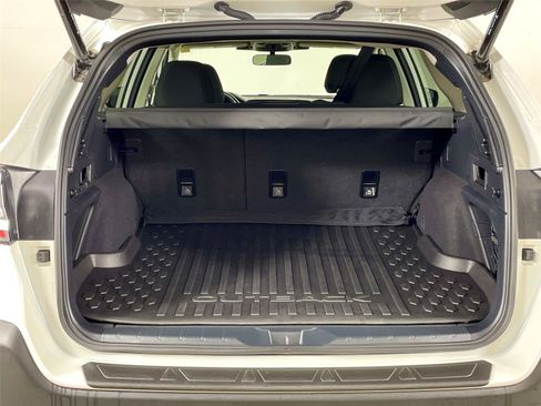 Used 2025 Subaru Outback Premium AWD/4WD image 27
