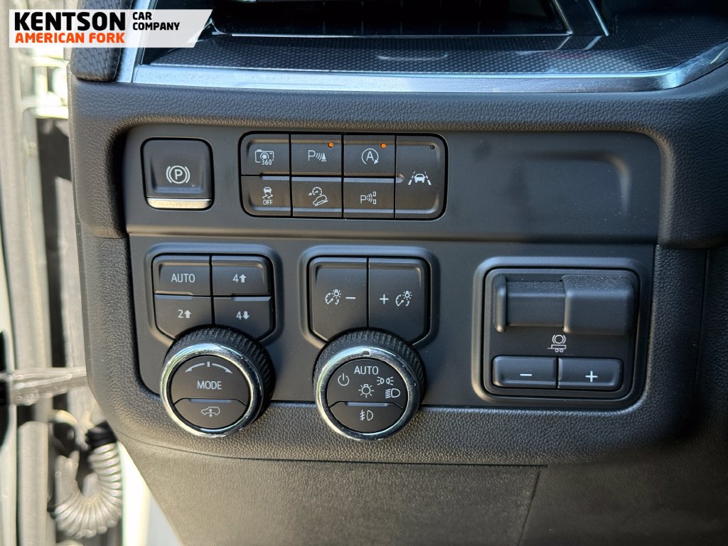 Used 2025 Chevrolet Suburban RST w/ RST Capability Package AWD/4WD image 17