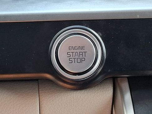 Used 2022 Kia Carnival LX FWD image 21
