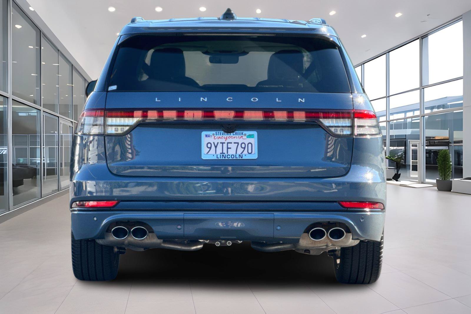 Used 2026 Lincoln Aviator AWD w/ Jet Appearance Package image 5