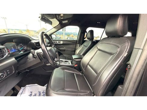 Used 2020 Ford Explorer XLT w/ Equipment Group 202A image 18