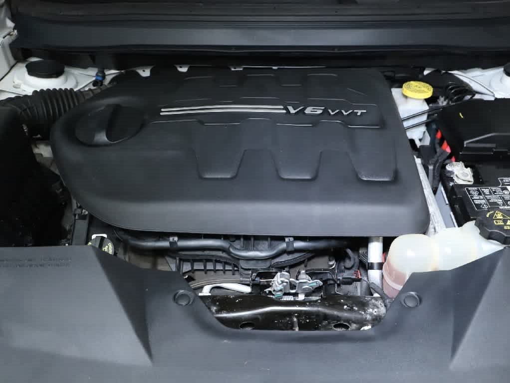 Used 2019 Jeep Cherokee Limited w/ Technology Group AWD/4WD image 36