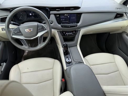 Used 2021 Cadillac XT5 Premium Luxury image 10