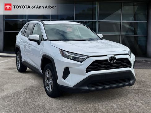 Used 2025 Toyota RAV4 XLE AWD/4WD image 1