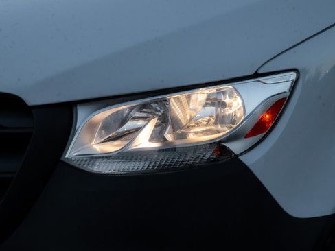 Used 2024 Mercedes-Benz Sprinter 2500 image 9