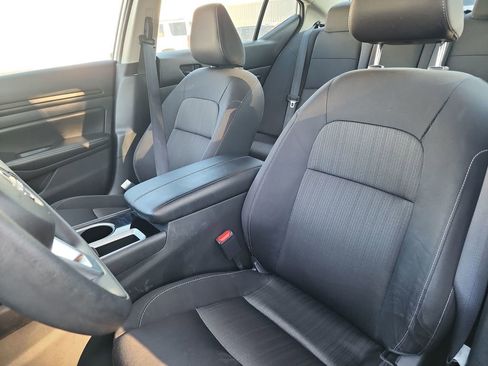 Used 2024 Nissan Altima 2.5 SV FWD image 12