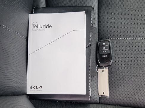Used 2025 Kia Telluride EX w/ EX Captain's Chair Package FWD image 43