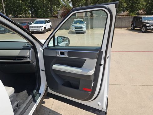 Used 2025 Hyundai Santa Fe SEL FWD image 34