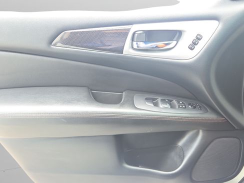 Used 2020 Nissan Pathfinder SL AWD/4WD image 38
