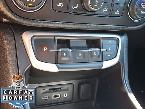 Used 2024 GMC Terrain SLT AWD/4WD image 15