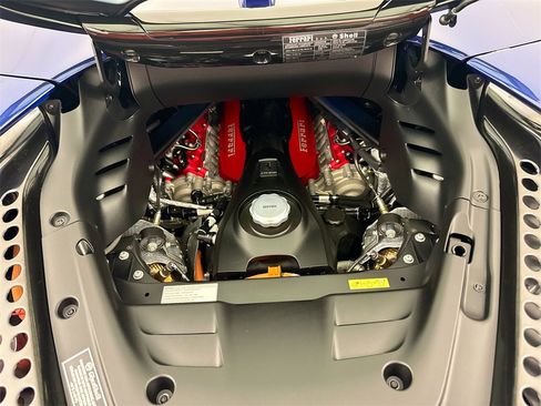 Used 2023 Ferrari SF90 Spider image 32