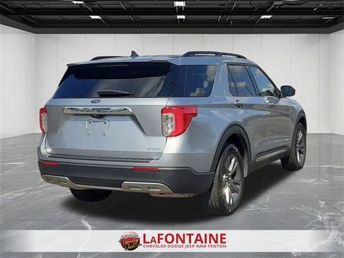 Used 2022 Ford Explorer XLT w/ Equipment Group 202A image 7
