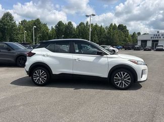 Used 2024 Nissan Kicks SV FWD video 3