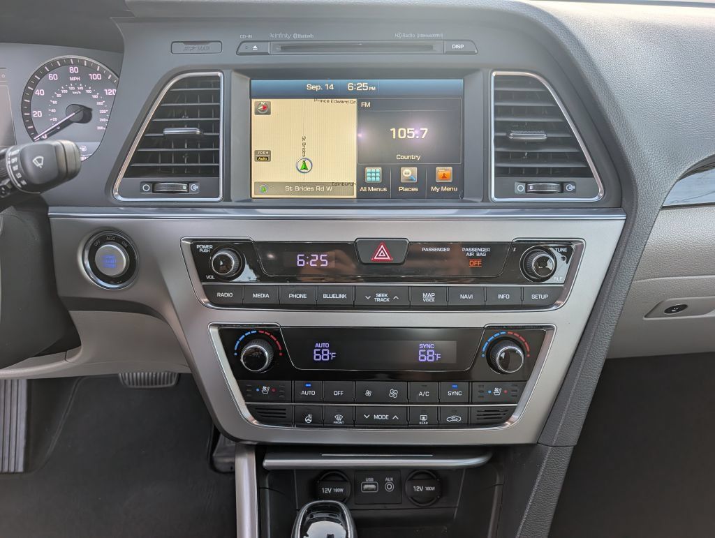 Used 2016 Hyundai Sonata Limited w/ Option Group 05 FWD image 16
