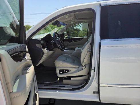 Used 2018 Cadillac Escalade Premium Luxury AWD/4WD image 13