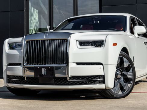 Used 2022 Rolls-Royce Phantom Extended Wheelbase image 6