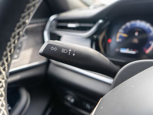 Used 2023 Jeep Grand Cherokee Overland w/ Adv Protech Group III AWD/4WD image 29