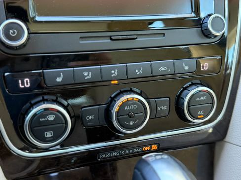 Used 2014 Volkswagen Passat TDI SEL Premium image 30