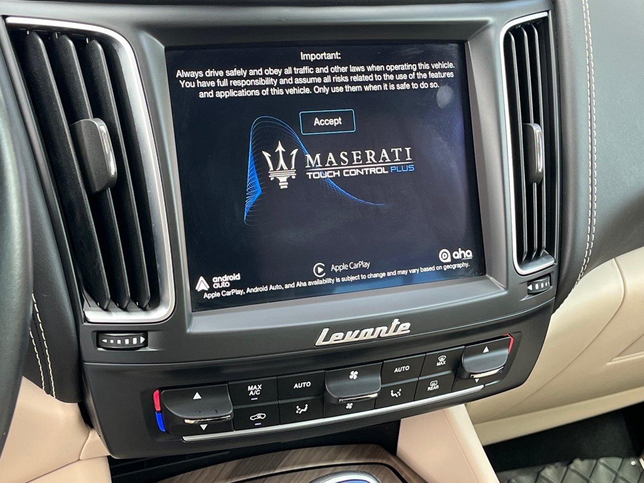 Used 2019 Maserati Levante GranLusso AWD/4WD image 24