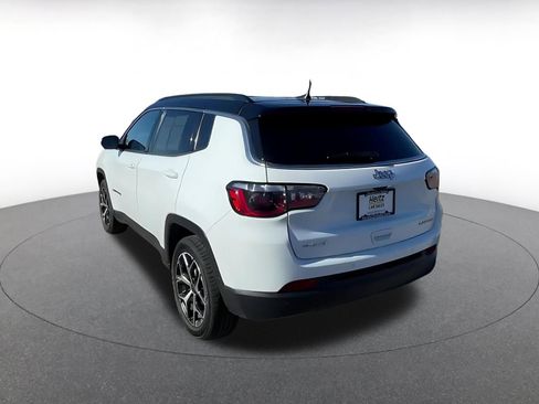 Used 2025 Jeep Compass Limited image 11