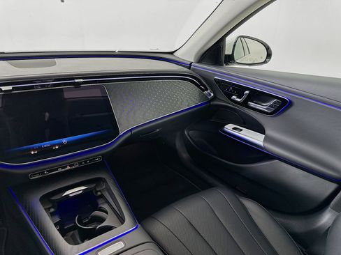 Used 2025 Mercedes-Benz E 350 Sedan image 25