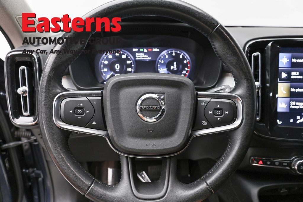 Used 2021 Volvo XC40 T5 Momentum AWD/4WD image 12
