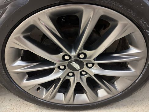 Used 2019 Cadillac Escalade Luxury w/ Escalade Sport Edition image 39