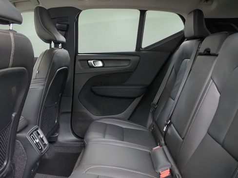Certified 2025 Volvo XC40 B5 Ultra AWD/4WD image 27
