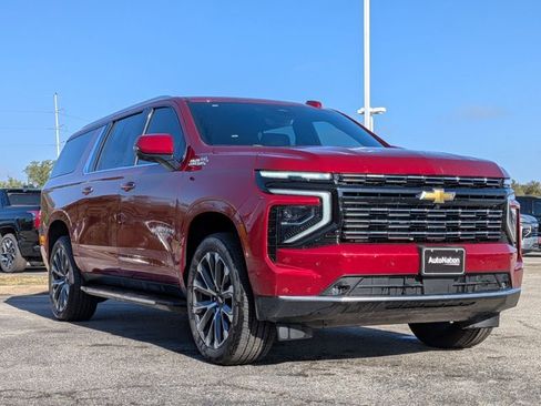 New 2025 Chevrolet Suburban High Country image 2