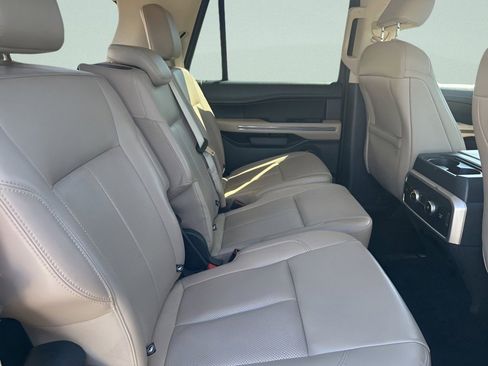 Used 2024 Ford Expedition Max XLT image 11