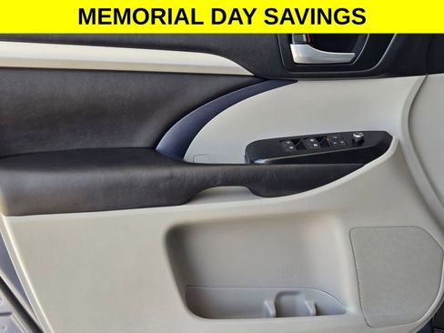 Used 2018 Toyota Highlander XLE FWD image 11