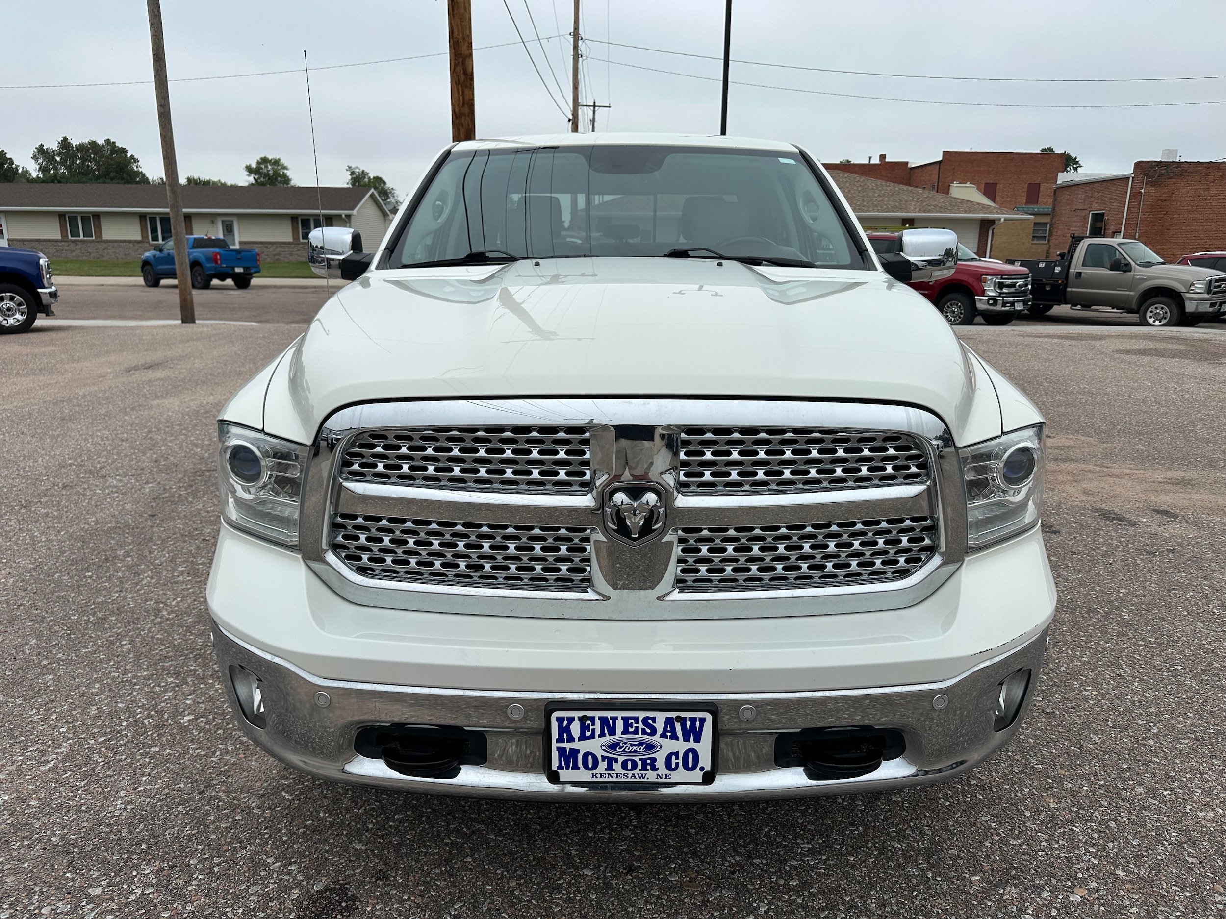 Used 2016 RAM 1500 Laramie w/ Convenience Group AWD/4WD image 2