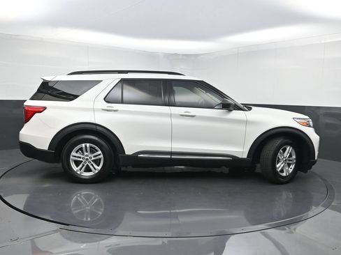 Used 2020 Ford Explorer XLT w/ Equipment Group 202A RWD image 43