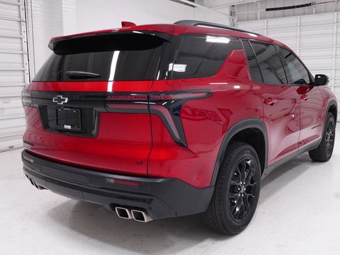 Used 2024 Chevrolet Traverse LT w/ Midnight/Sport Edition image 5