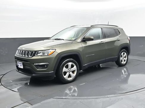 Used 2018 Jeep Compass Latitude AWD/4WD image 2