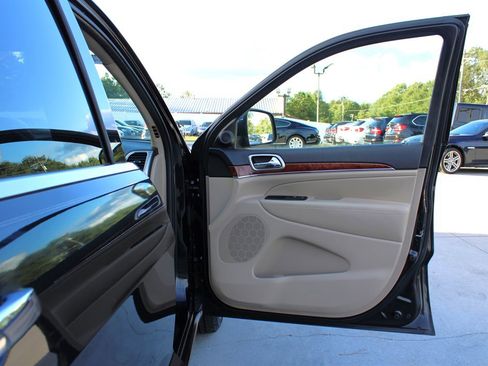 Used 2013 Jeep Grand Cherokee Limited image 23