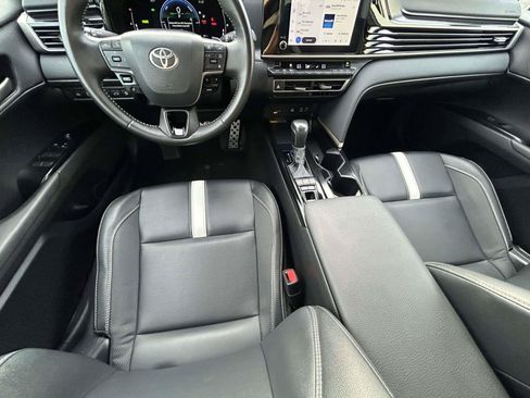Used 2025 Toyota Camry SE FWD image 15