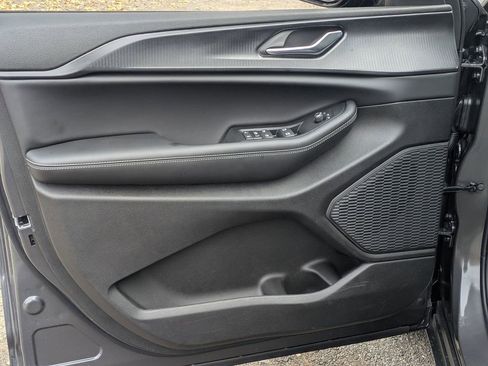 New 2025 Jeep Grand Cherokee Altitude image 10