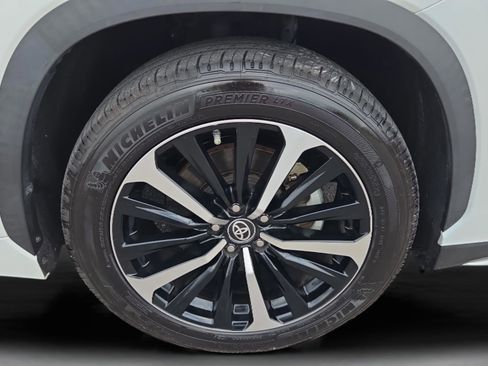 Used 2022 Toyota Highlander XSE FWD image 34
