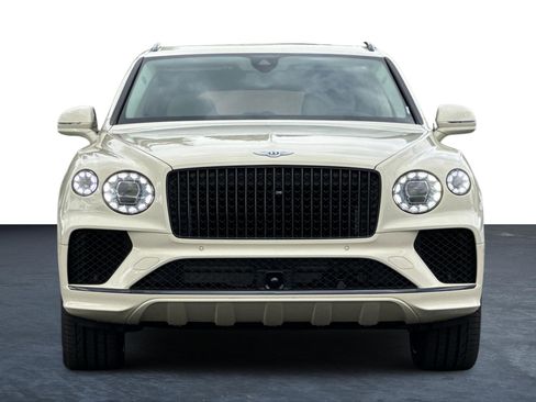 Used 2025 Bentley Bentayga image 12