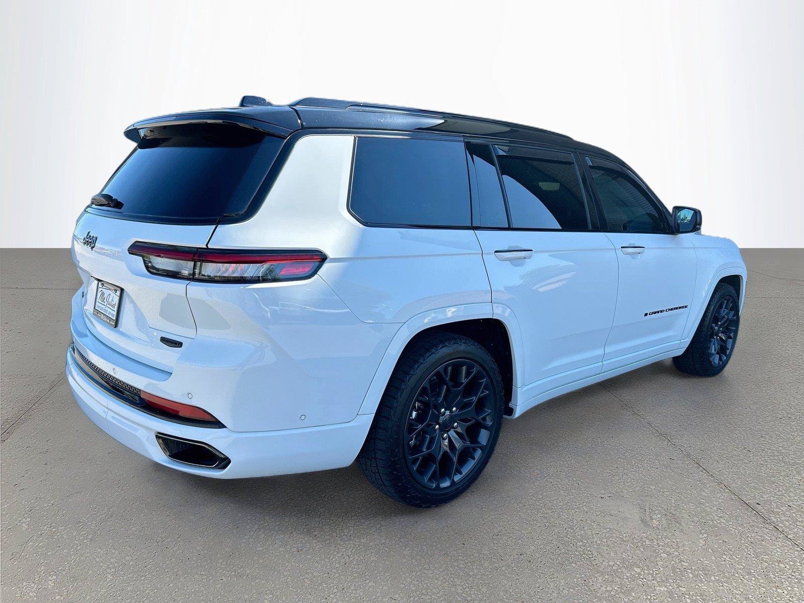 Used 2024 Jeep Grand Cherokee L Summit w/ High Altitude Package AWD/4WD image 5