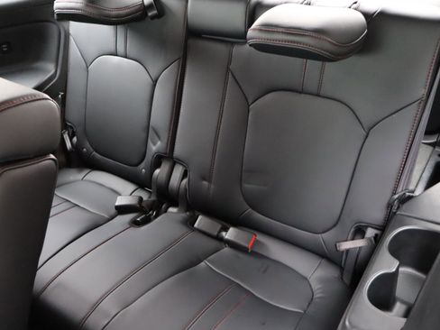 Used 2025 Honda Pilot Black Edition image 36