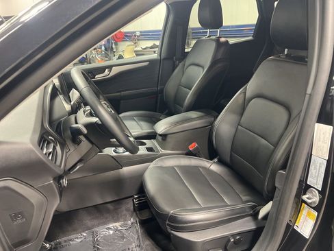 Used 2025 Ford Escape Platinum image 14