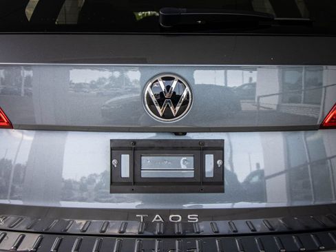 Certified 2023 Volkswagen Taos SE w/ Panoramic Sunroof Package FWD image 15