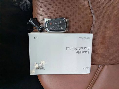 Used 2017 Cadillac Escalade ESV Luxury image 26